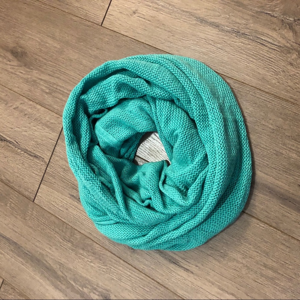 Lululemon infinity scarf